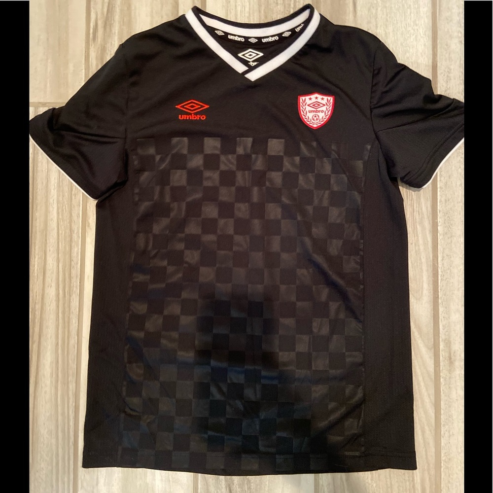 Umbro soccer shirt sz large 12-14